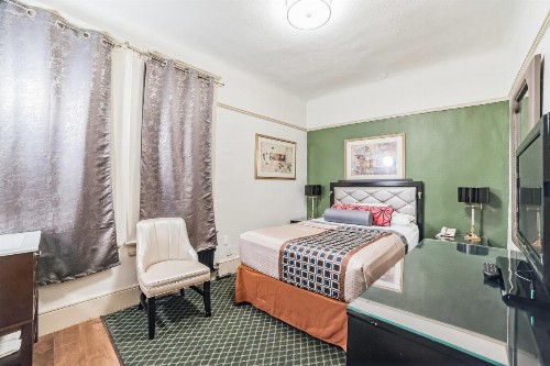 Union Square Plaza Hotel - image 42
