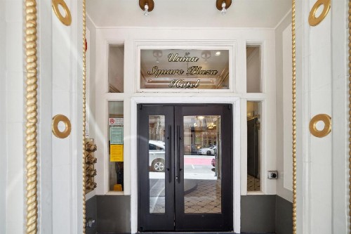 Union Square Plaza Hotel - image 8