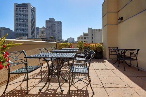 Orchard Garden Hotel - image 10