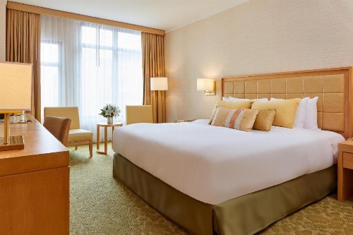 Orchard Garden Hotel - image 11