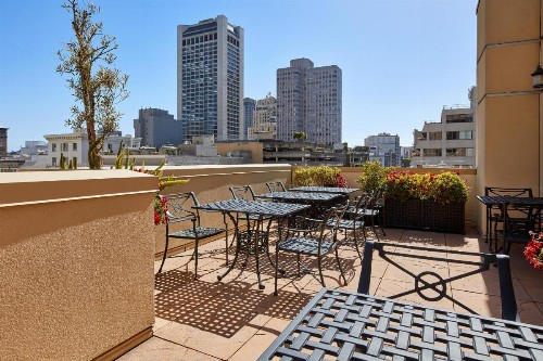 Orchard Garden Hotel - image 15