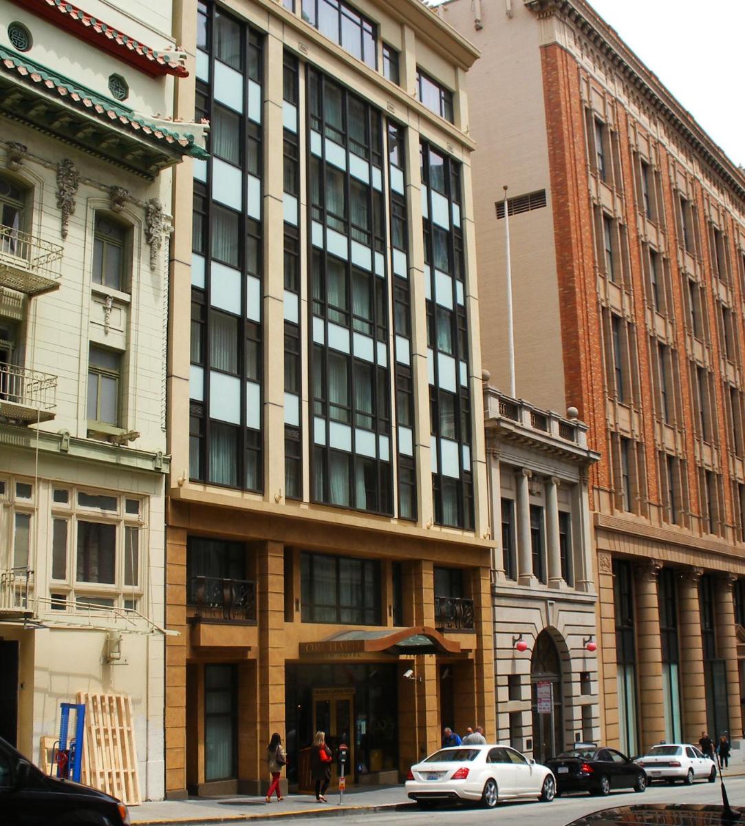 Orchard Garden Hotel - image 7