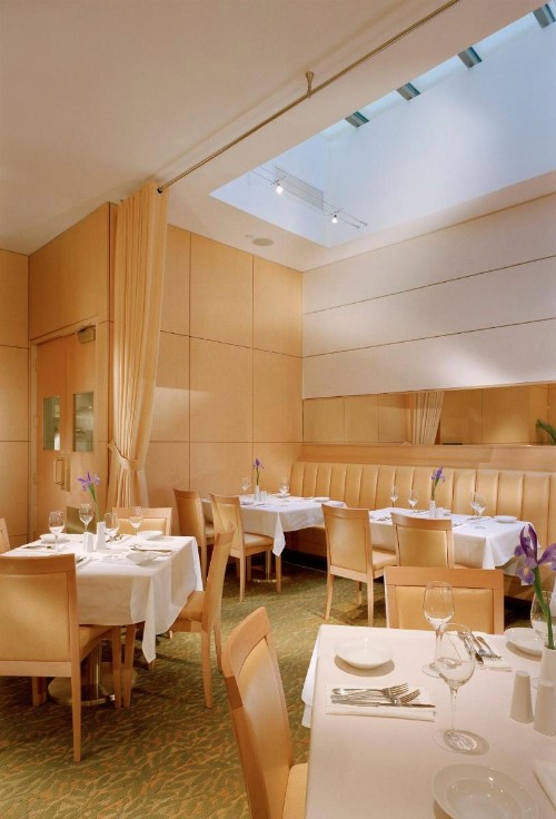 Orchard Garden Hotel - image 8