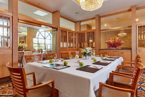 Orchard Hotel - image 5