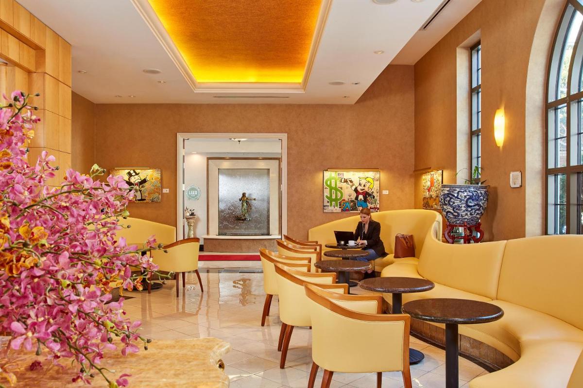 Orchard Hotel - image 7