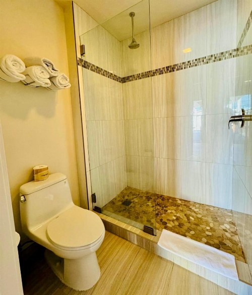 Greenwich Inn - image 11