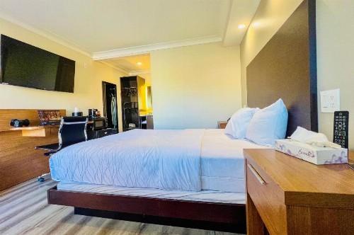 Greenwich Inn - image 3