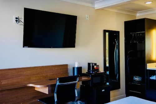Greenwich Inn - image 4