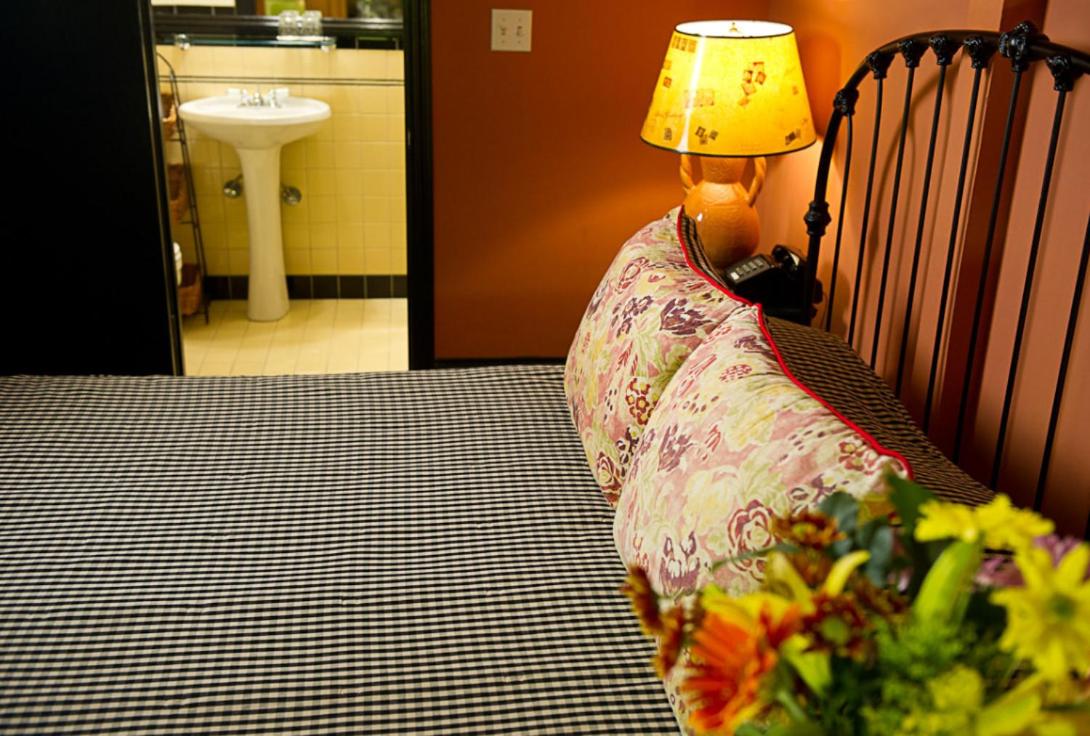 Hotel Boheme - image 4