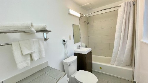 Beach Motel - image 11