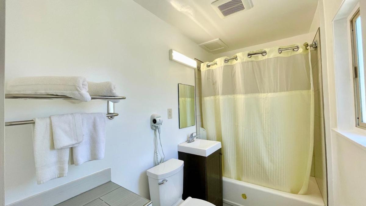 Beach Motel - image 3