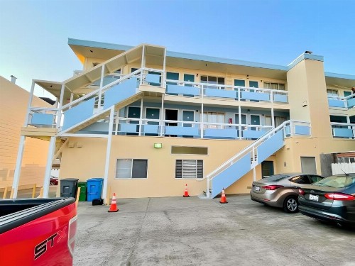 Beach Motel - image 5