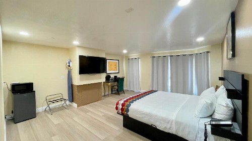 Beach Motel - image 8