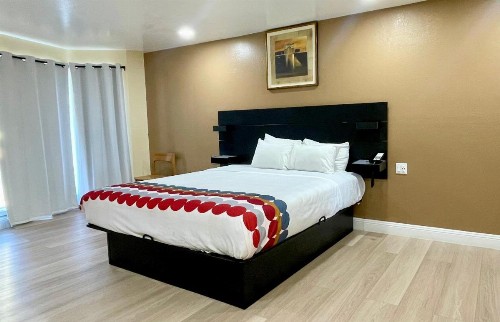 Beach Motel - image 9