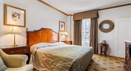 Embassy Hotel - image 12