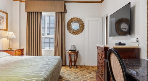 Embassy Hotel - image 2