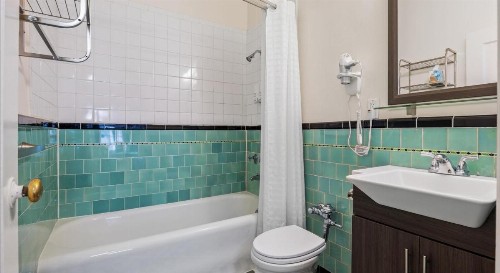 Embassy Hotel - image 28