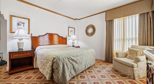 Embassy Hotel - image 3