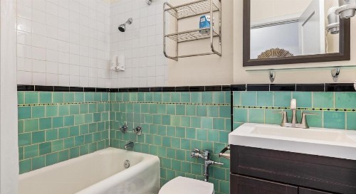 Embassy Hotel - image 30