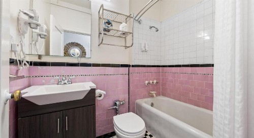 Embassy Hotel - image 32
