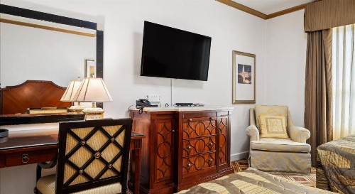Embassy Hotel - image 36