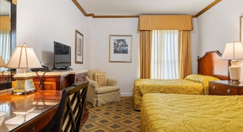 Embassy Hotel - image 4