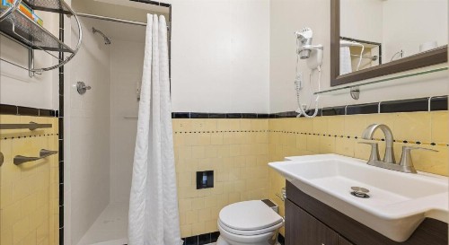 Embassy Hotel - image 42