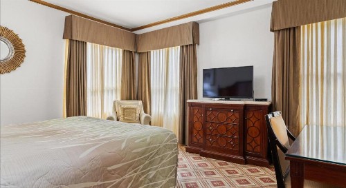 Embassy Hotel - image 8