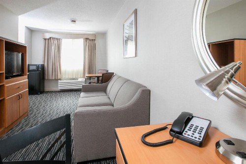 City Center Inn and Suites - image 6