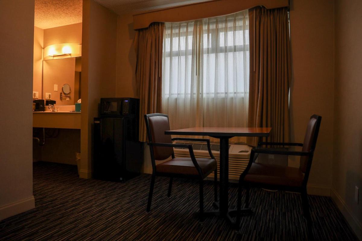 City Center Inn and Suites - image 7