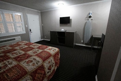Alpha Inn and Suites - image 22