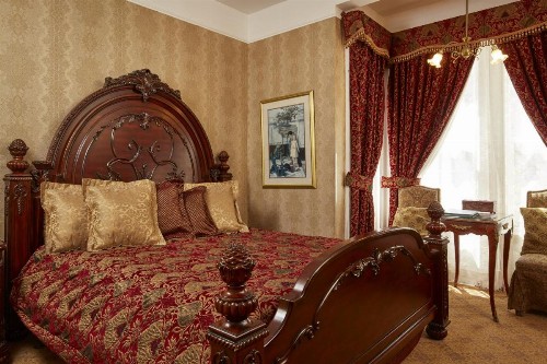 Queen Anne - image 3