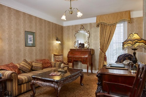 Queen Anne - image 44