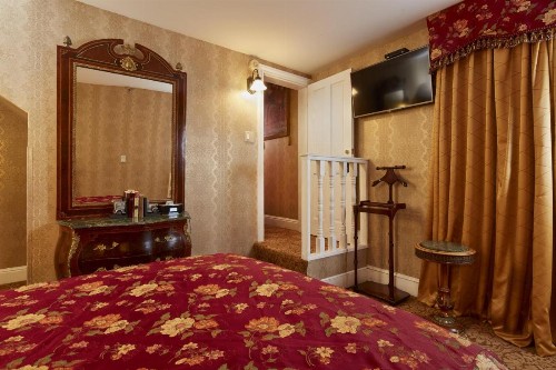 Queen Anne - image 46