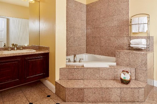 Queen Anne - image 47