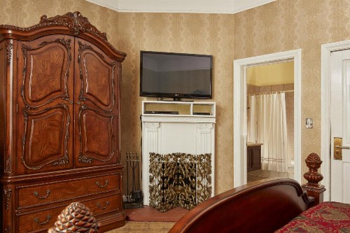 Queen Anne - image 48