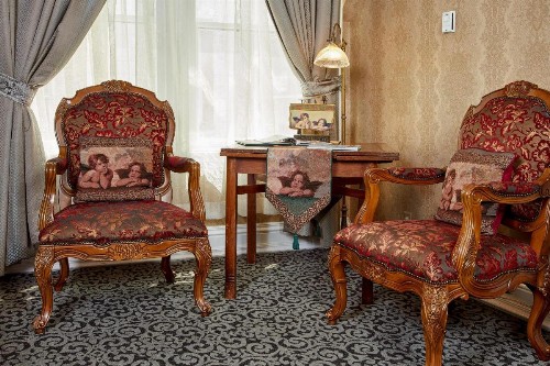 Queen Anne - image 7
