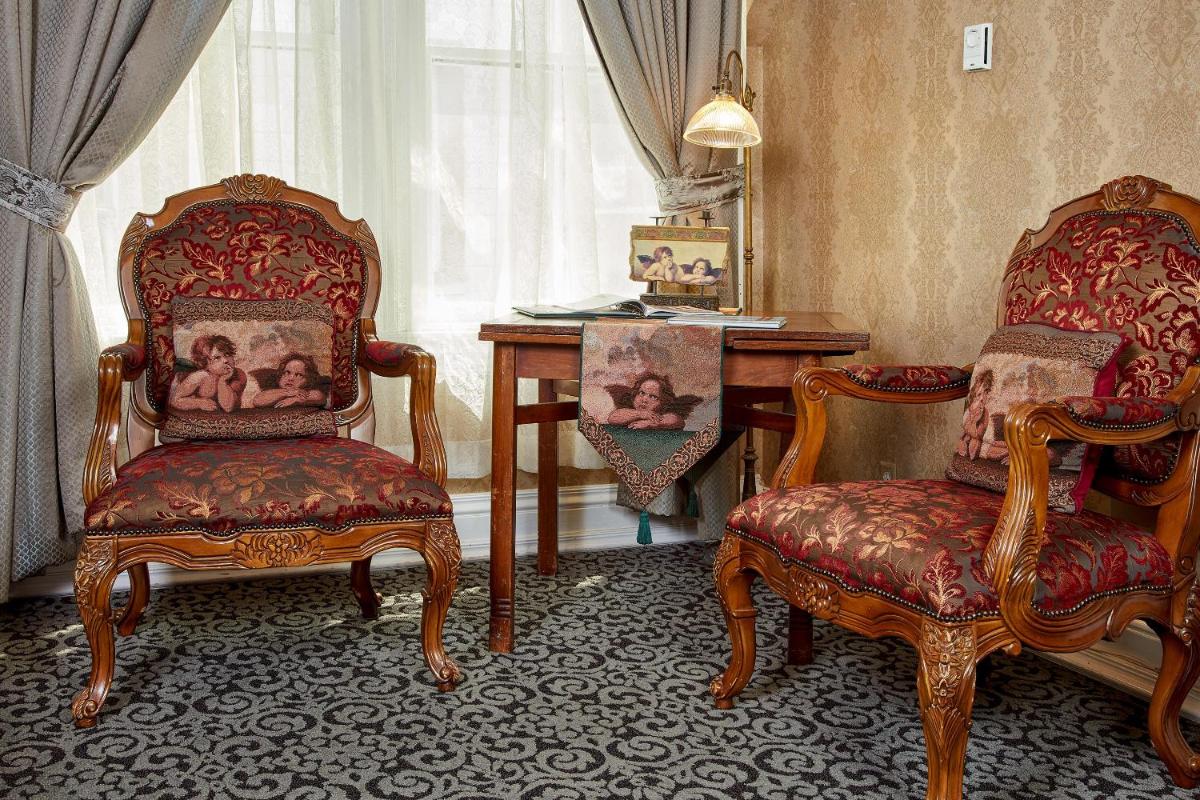 Queen Anne - image 7