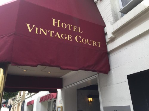 Executive Hotel Vintage Court - image 16
