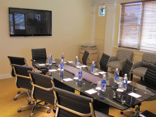 Executive Hotel Vintage Court - image 17