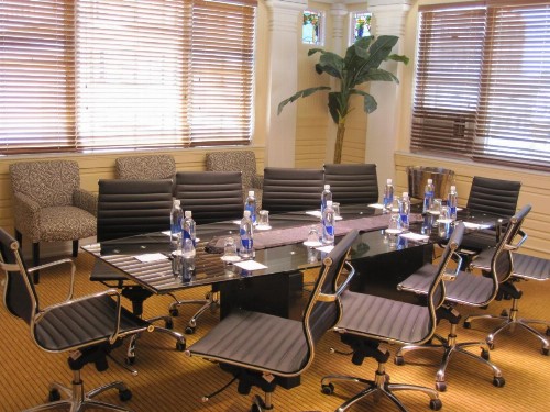 Executive Hotel Vintage Court - image 18