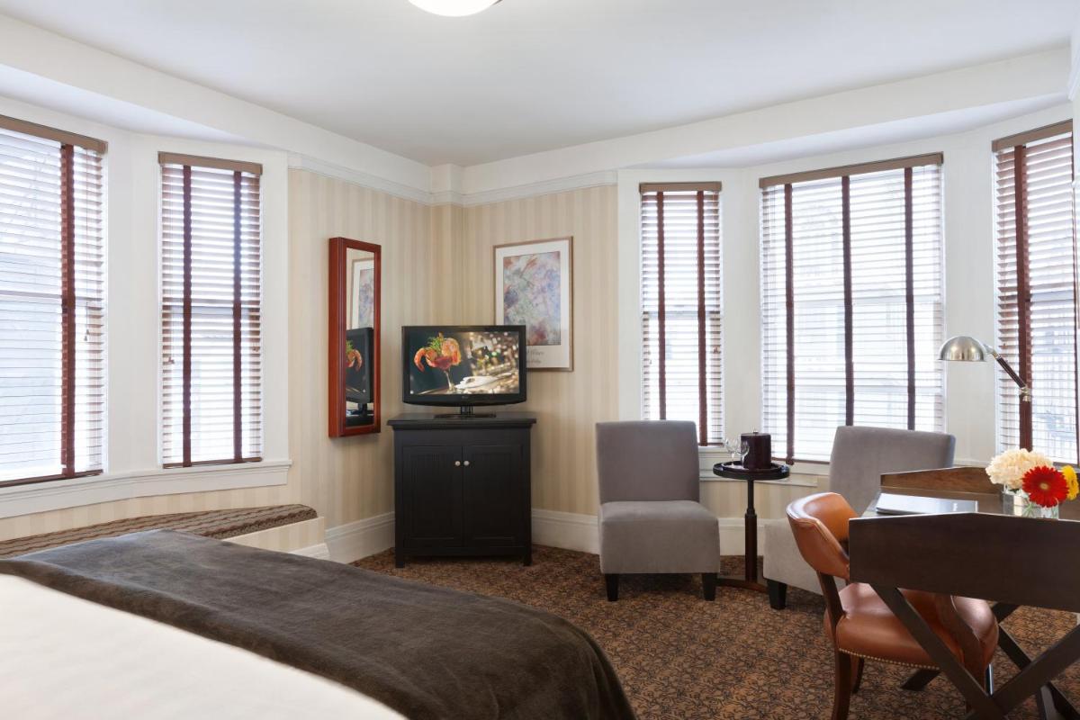 Executive Hotel Vintage Court - image 2