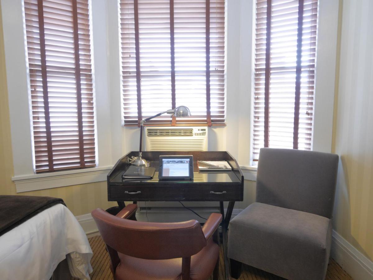 Executive Hotel Vintage Court - image 5