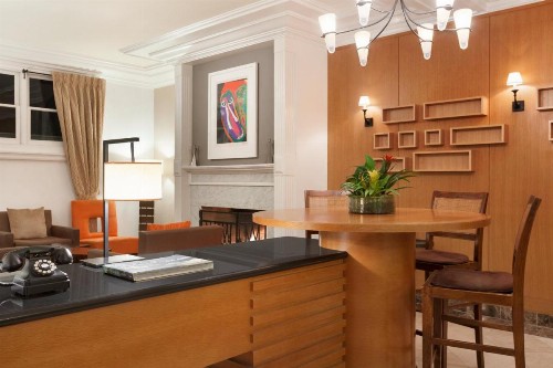 Executive Hotel Vintage Court - image 9