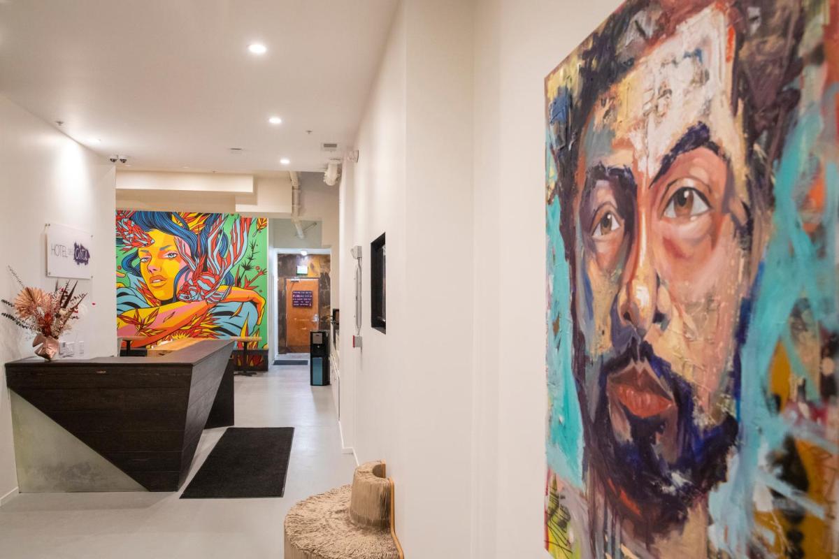 Hotel Des Arts - image 2