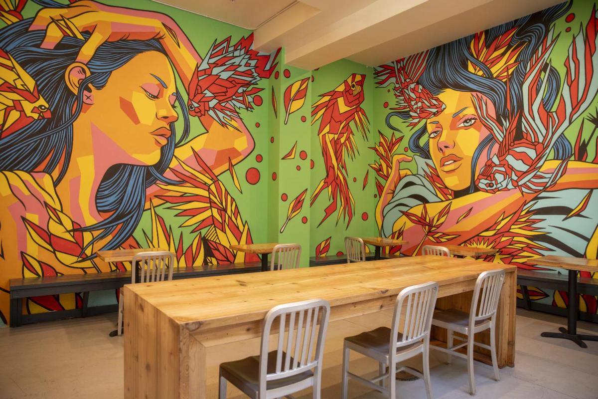 Hotel Des Arts - image 3