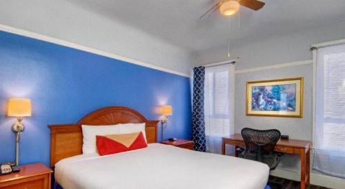 Monarch Hotel - image 23