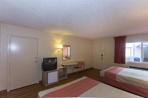Motel 6 San Francisco Downtown - image 17