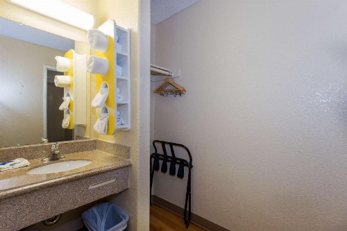 Motel 6 San Francisco Downtown - image 2