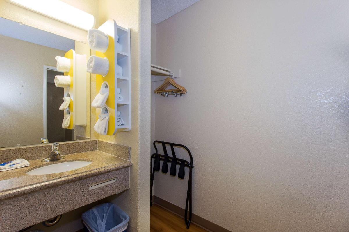 Motel 6 San Francisco Downtown - image 2